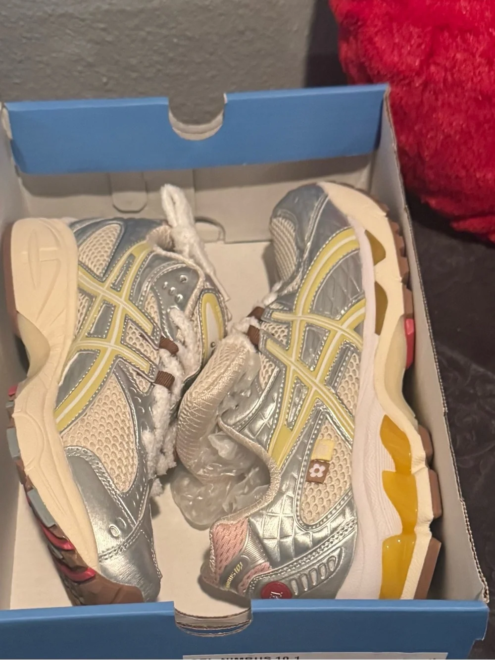 O Asics Metallic Silver and Pale Yellow sneakers - Picture 2 of 3